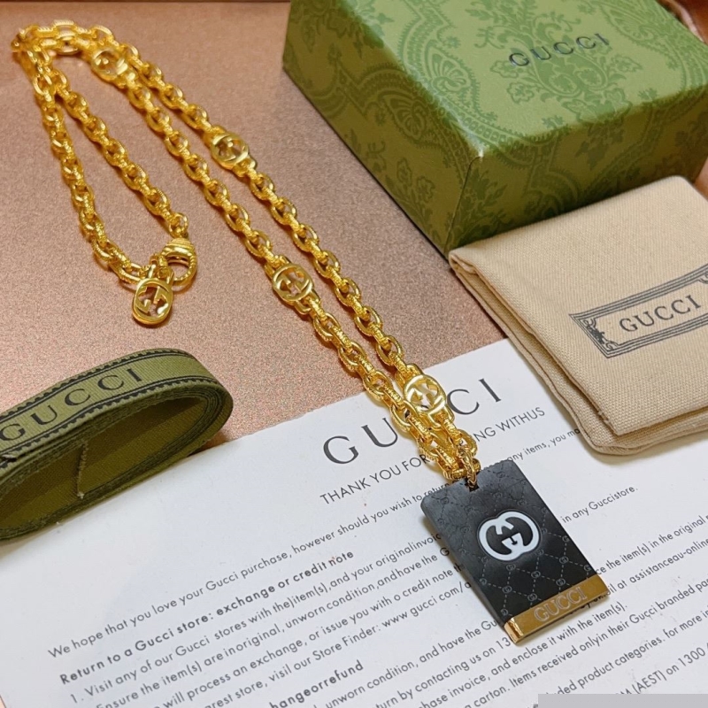 G*u*i necklaces